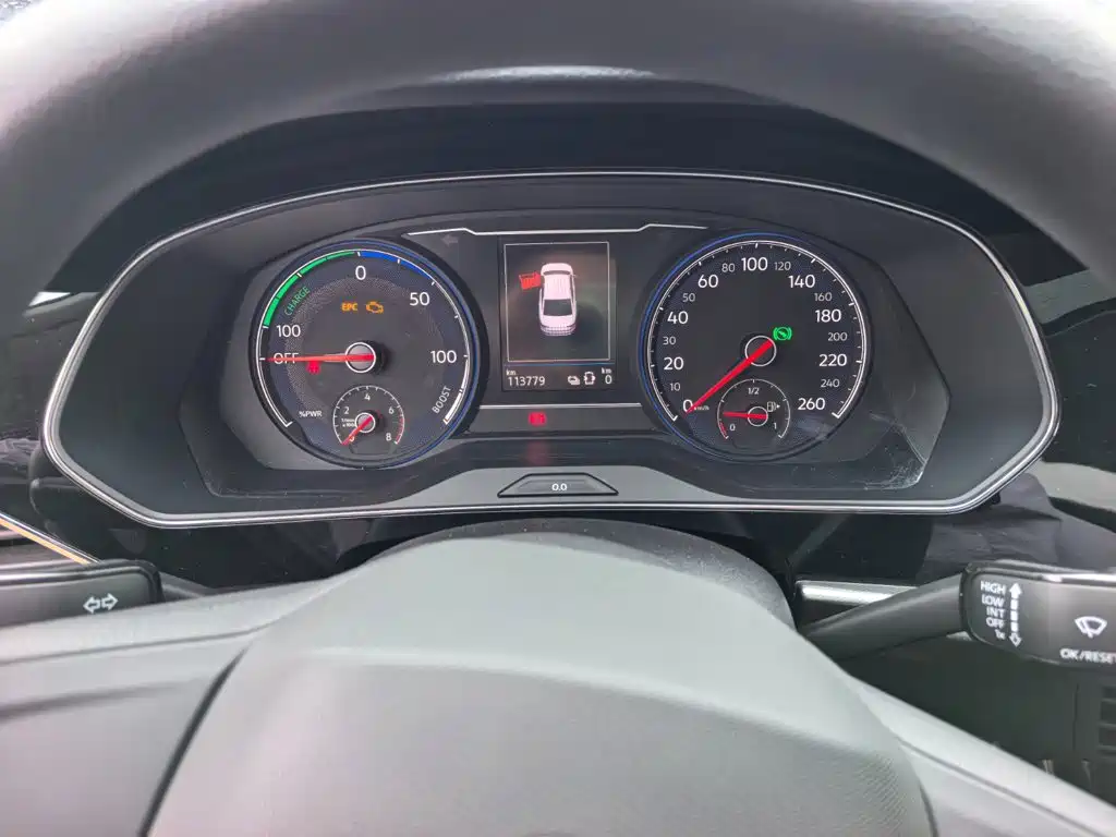 Volkswagen Passat PHEV — миниатюра 10