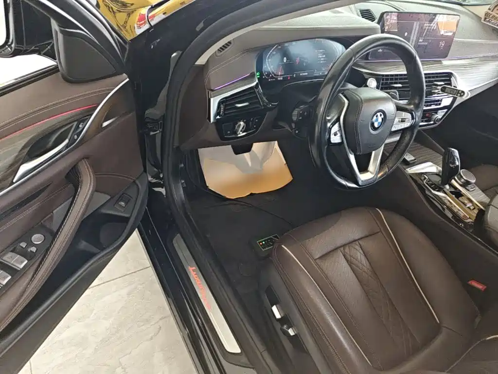 BMW 5 Series — миниатюра 16