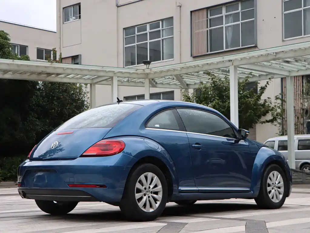VOLKSWAGEN BEETLE