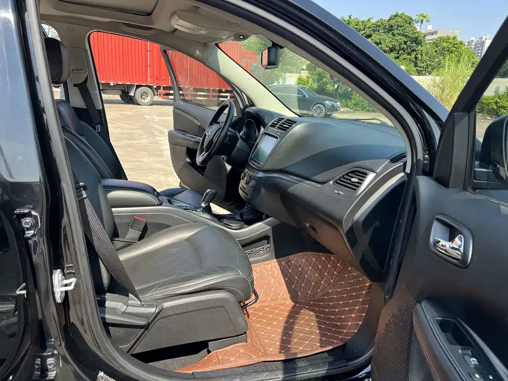 Dodge Journey — миниатюра 9