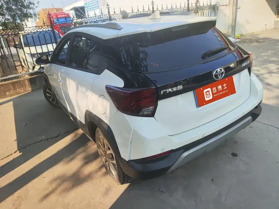 Toyota Yaris L — миниатюра 8