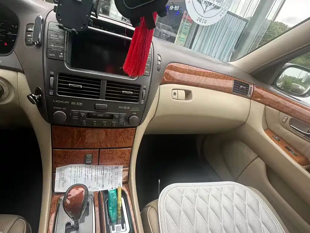 Lexus LS — миниатюра 15