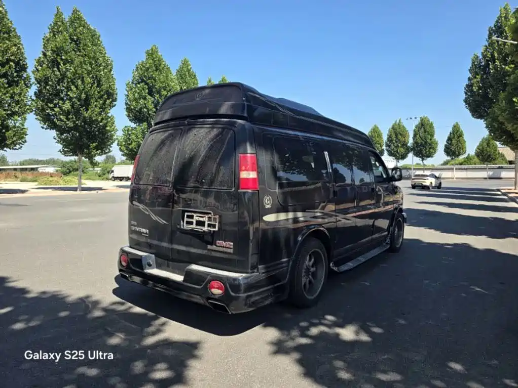 GMC Savana — миниатюра 5