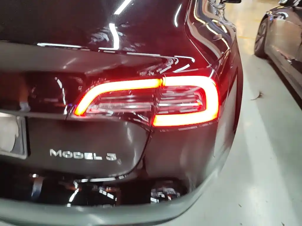 Tesla Model 3 — миниатюра 8