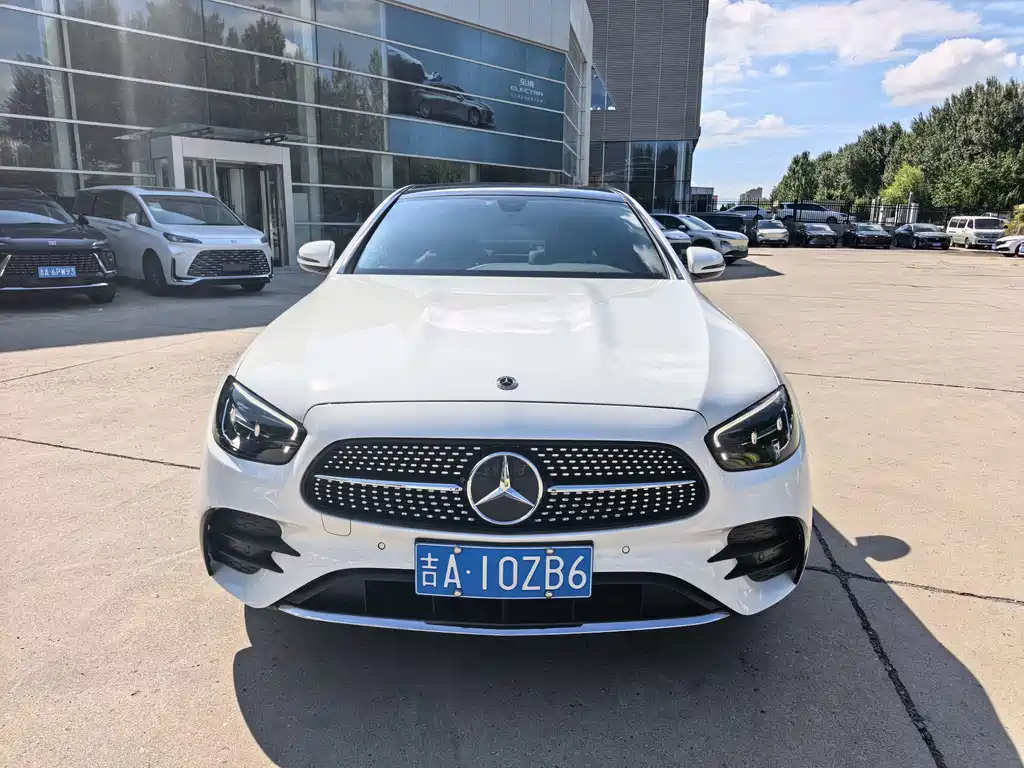Mercedes-Benz E-Class — миниатюра 2