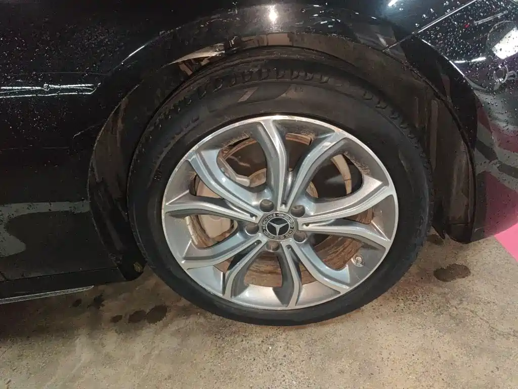 Mercedes-Benz E-Class — миниатюра 8