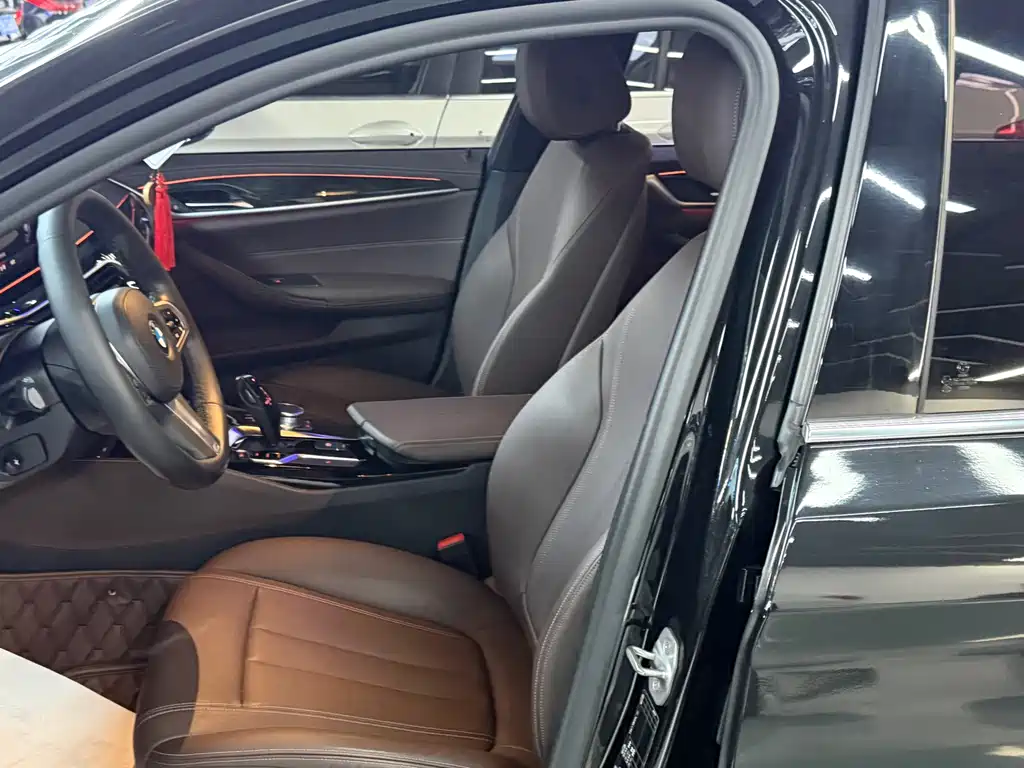 BMW 5 Series — миниатюра 2