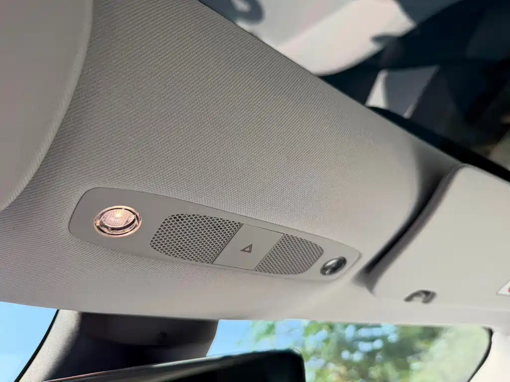 Tesla Model 3 — миниатюра 12