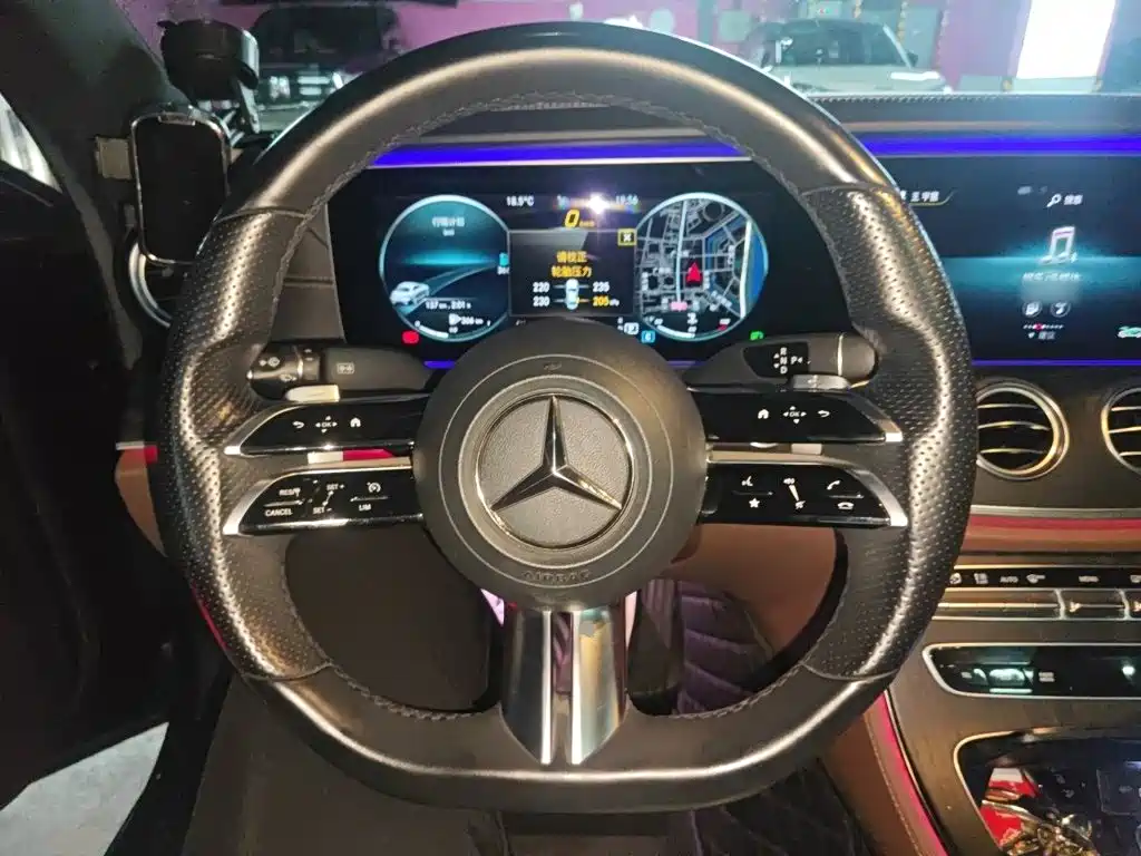 Mercedes-Benz E-Class — миниатюра 11