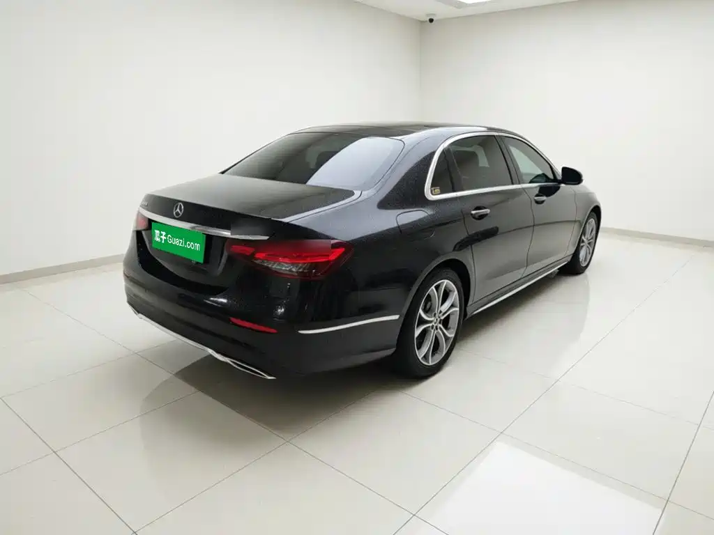 Mercedes-Benz E-Class — миниатюра 6