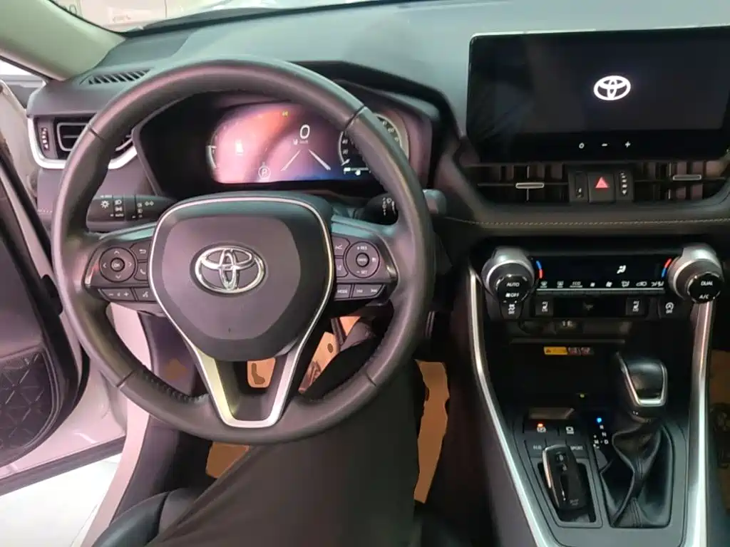 Toyota RAV4 — миниатюра 10