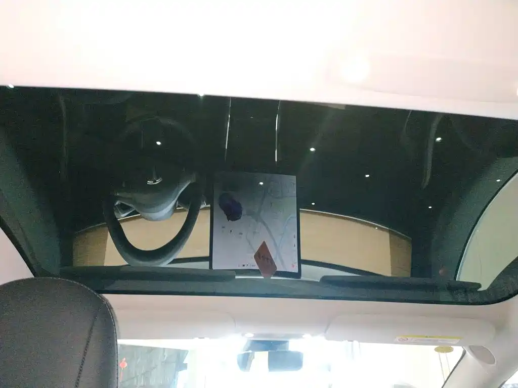 Tesla Model 3 — миниатюра 18