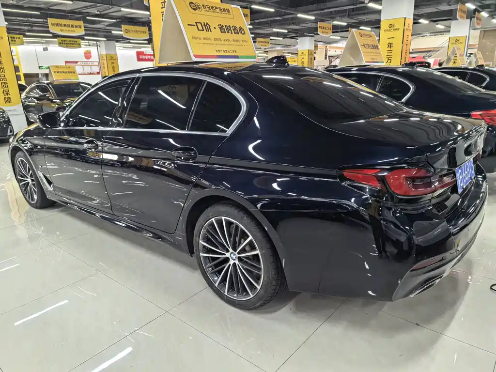 BMW 5 Series — миниатюра 12