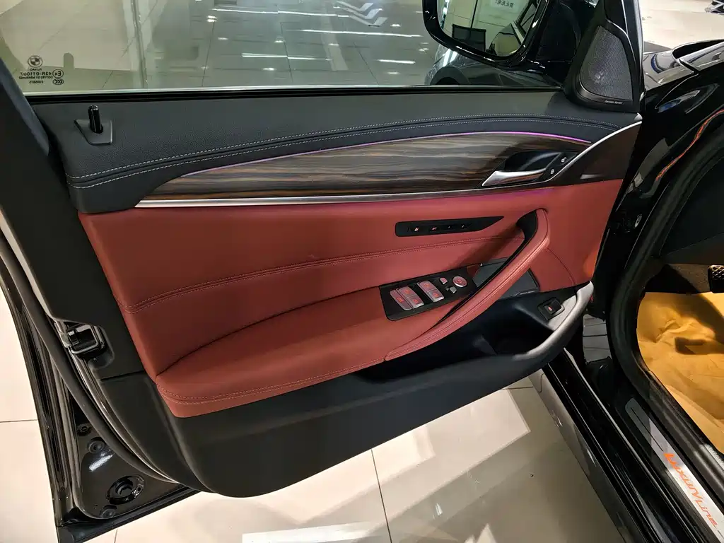 BMW 5 Series — миниатюра 8