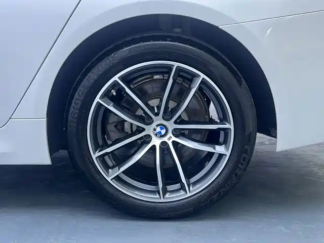 BMW 5 Series — миниатюра 14