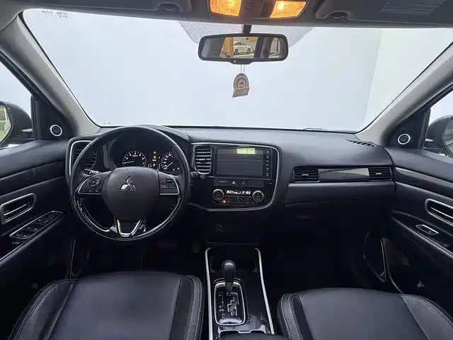 Mitsubishi Outlander — миниатюра 19
