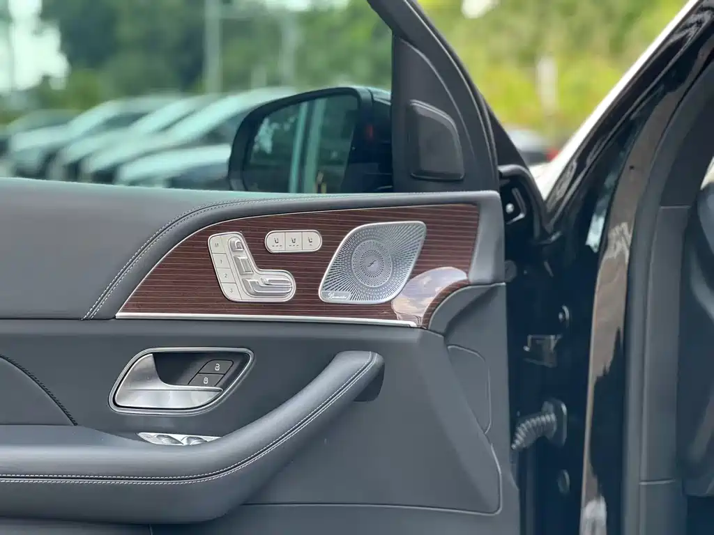 Mercedes-Benz GLS — миниатюра 11