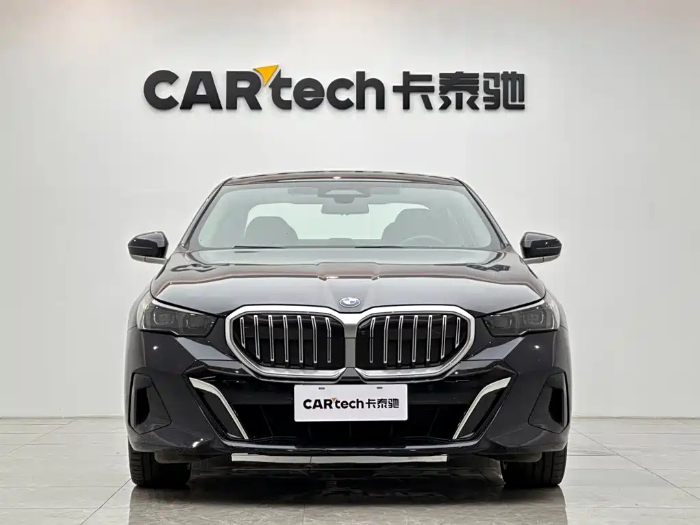 BMW 5 Series — миниатюра 7