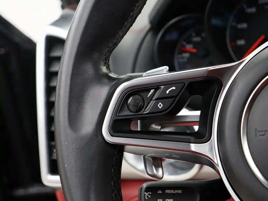 Porsche Cayenne — миниатюра 18