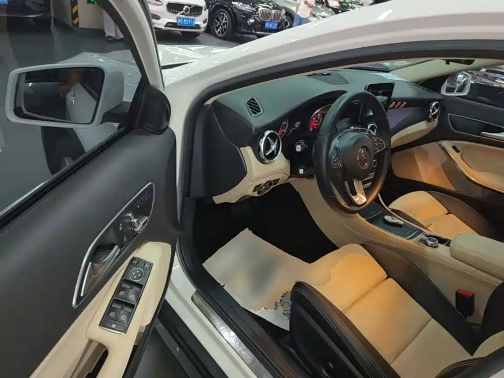 Mercedes-Benz GLA — миниатюра 16