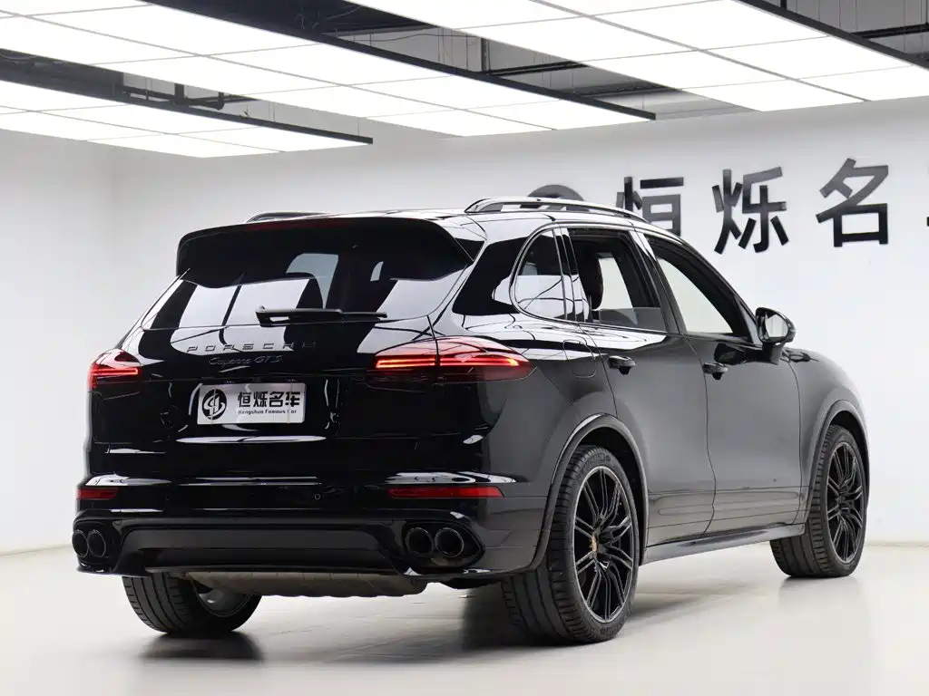 Porsche Cayenne — миниатюра 29