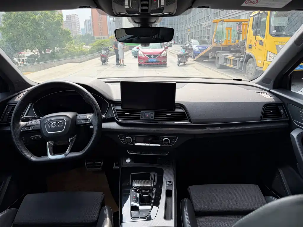 Audi Q5L Sportback — миниатюра 10