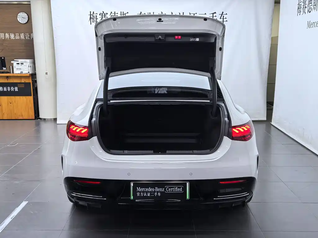 Mercedes-Benz EQE — миниатюра 17