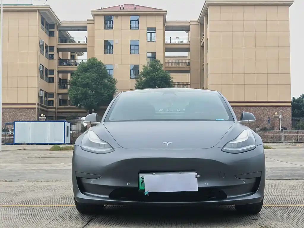 Tesla Model 3 — миниатюра 2
