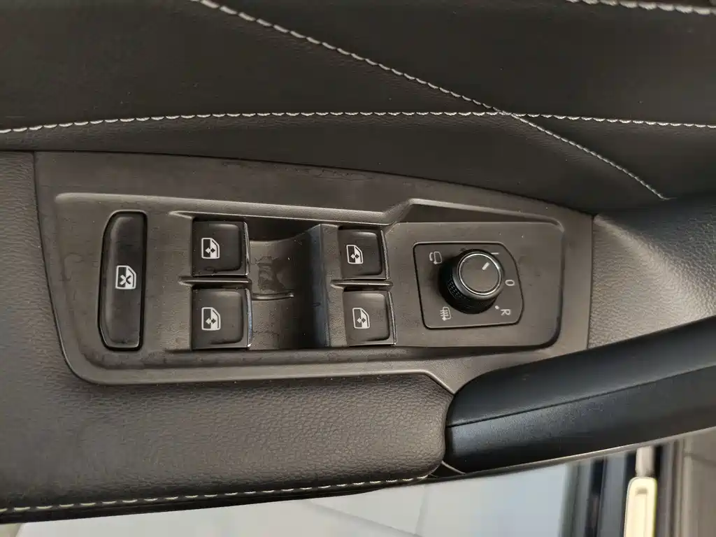 Volkswagen Tiguan L — миниатюра 9