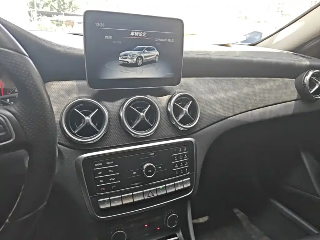 Mercedes-Benz GLA — миниатюра 13