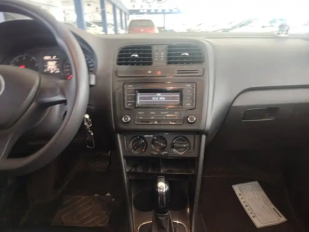 Volkswagen Polo — миниатюра 13