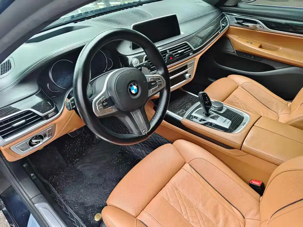BMW 7 Series — миниатюра 10