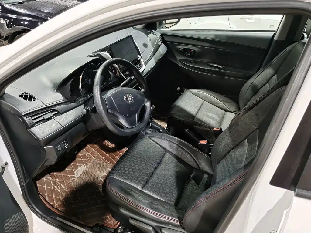 Toyota Yaris L — миниатюра 5