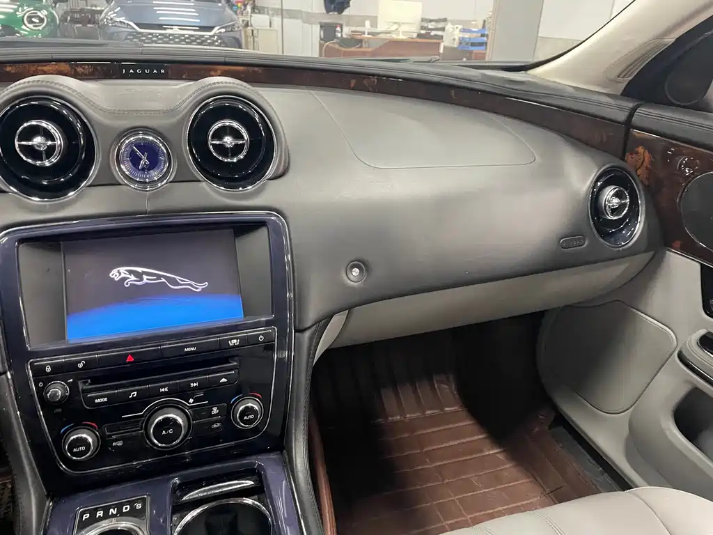 Jaguar XJ XJL 3.0 Panoramic Business Edition, фото 14