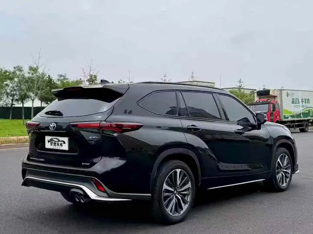 Toyota Crown Kluger — миниатюра 9