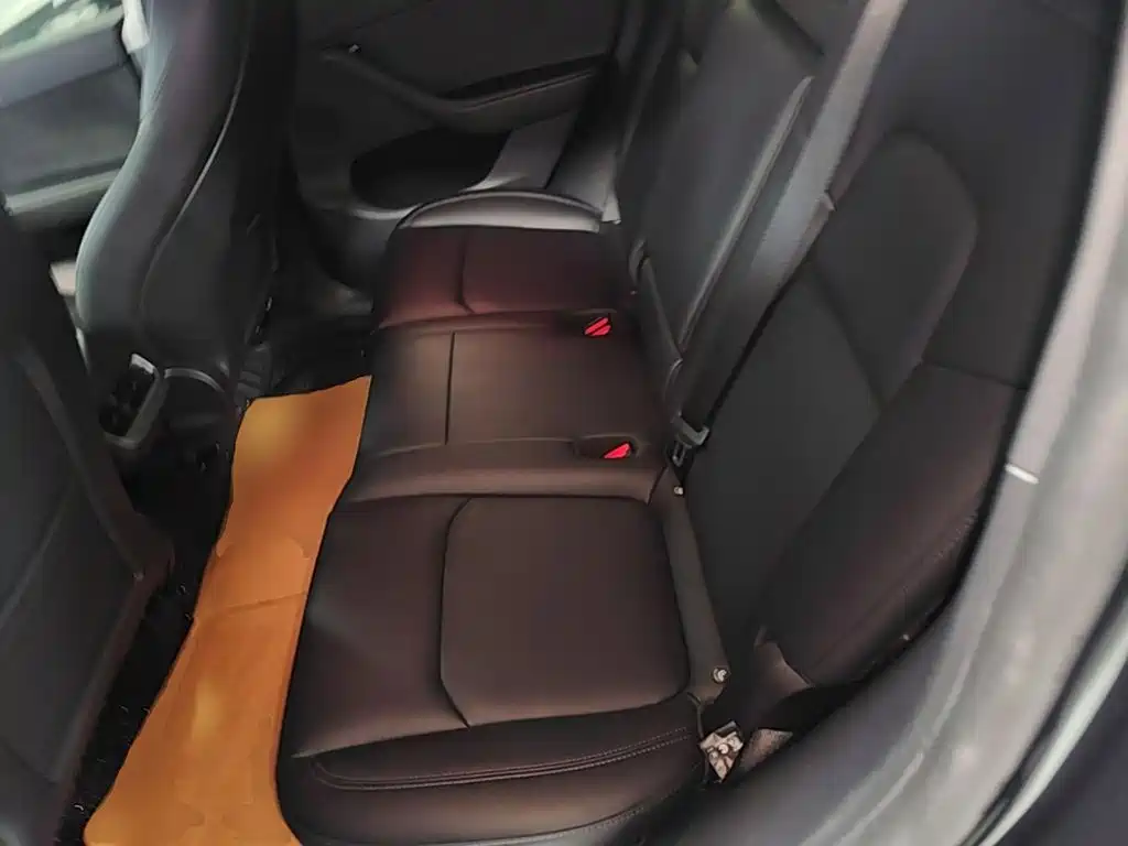 Tesla Model Y — миниатюра 17