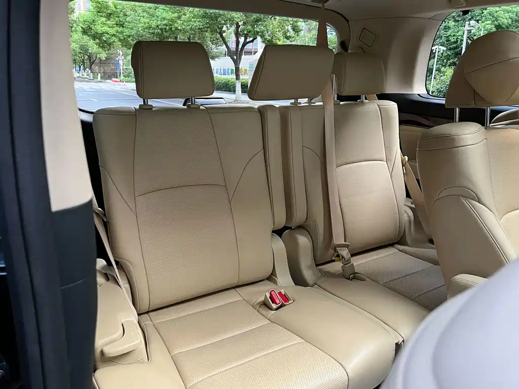 Toyota Alphard — миниатюра 24