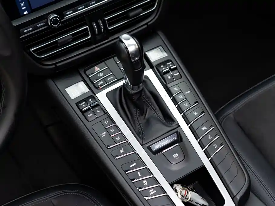 Porsche Macan — миниатюра 13