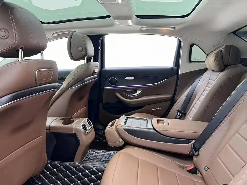 Mercedes-Benz E-Class — миниатюра 6