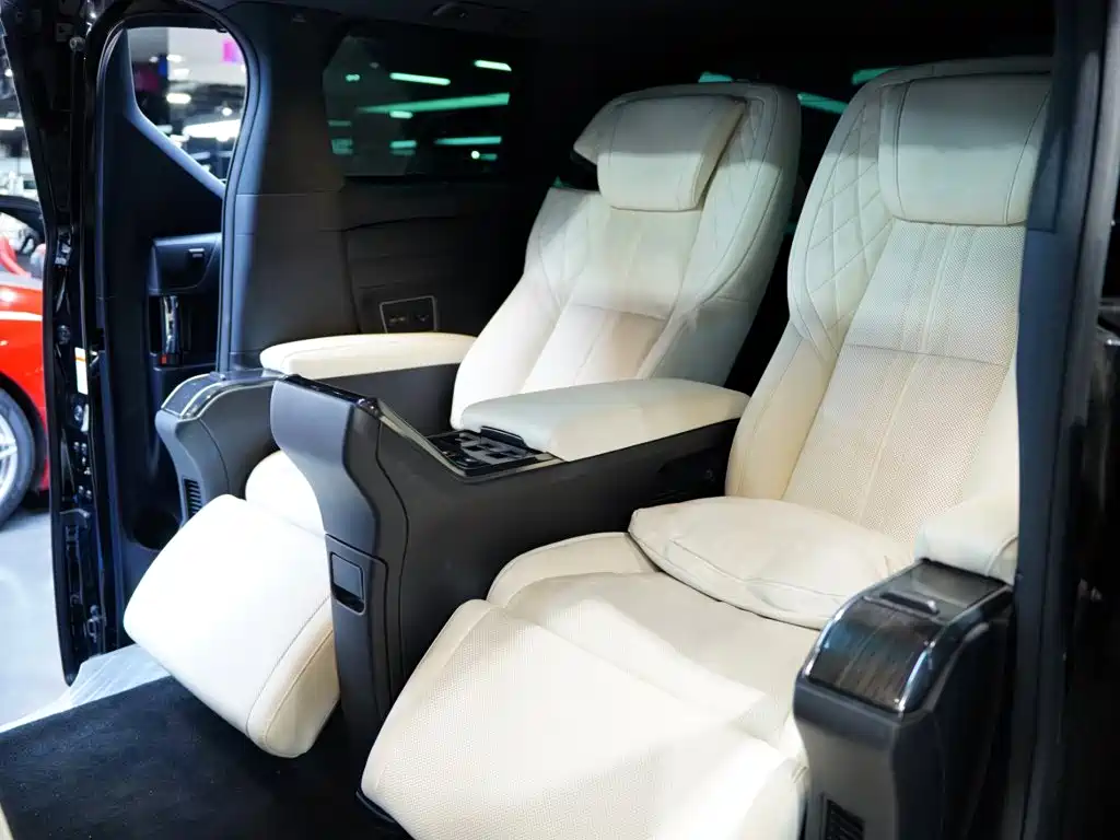 Lexus LM — миниатюра 39