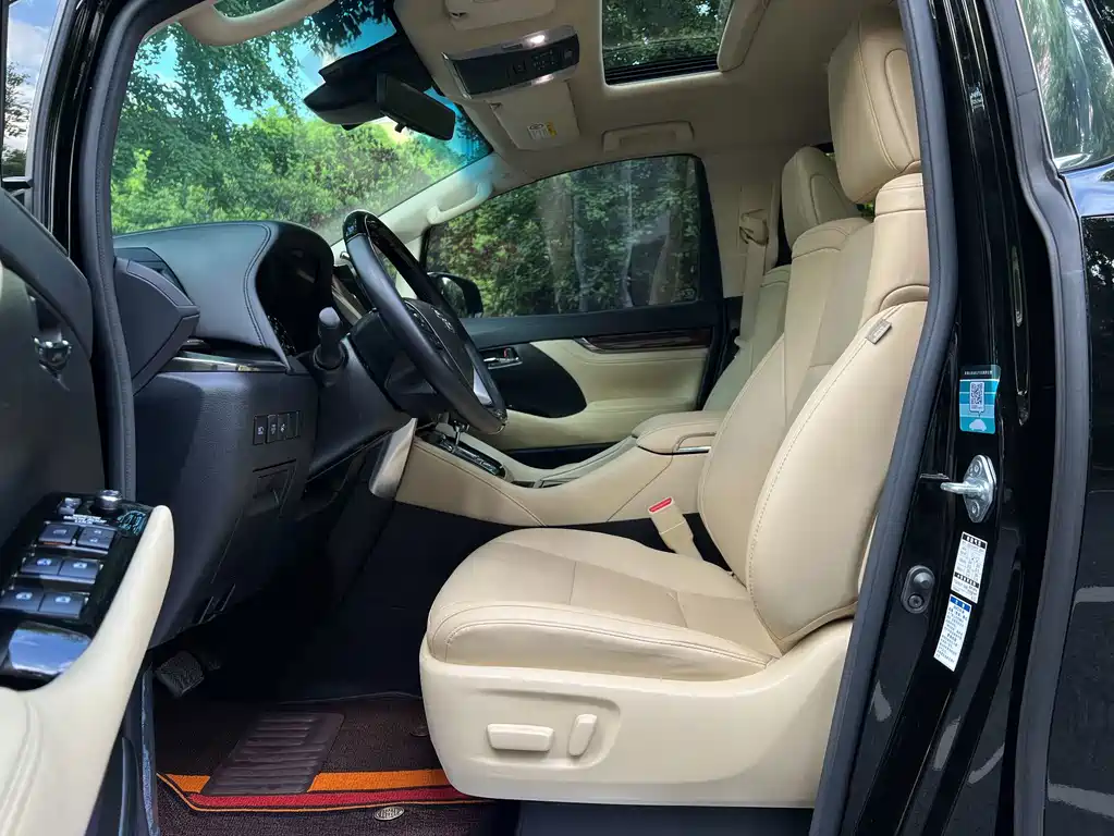 Toyota Alphard — миниатюра 5