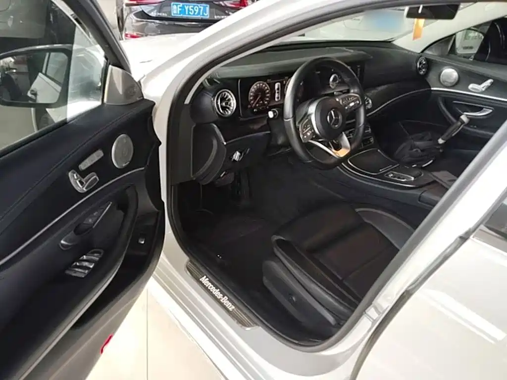 Mercedes-Benz E-Class — миниатюра 16
