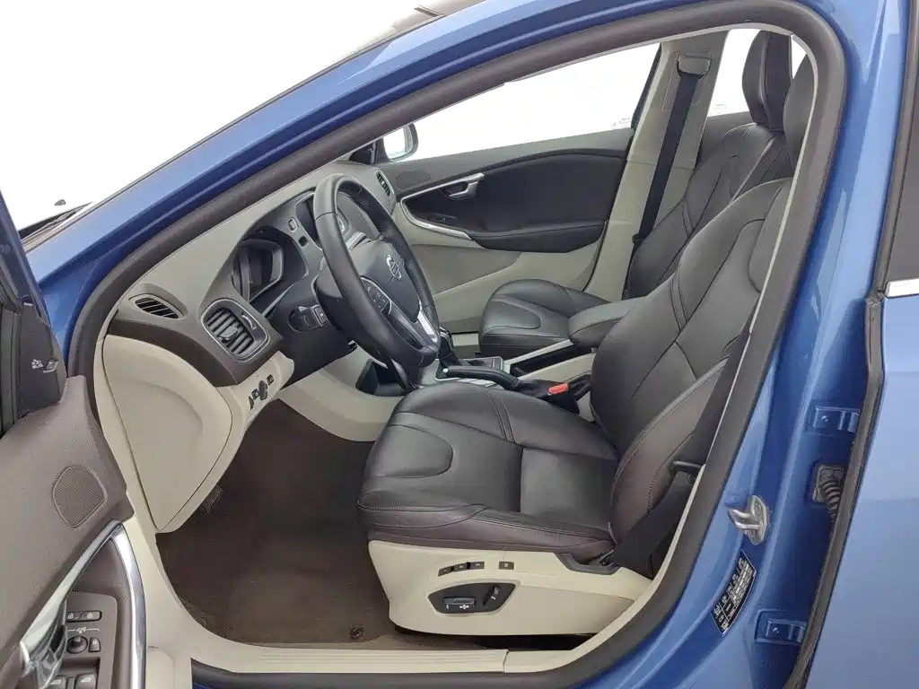 Volvo V40 — миниатюра 10