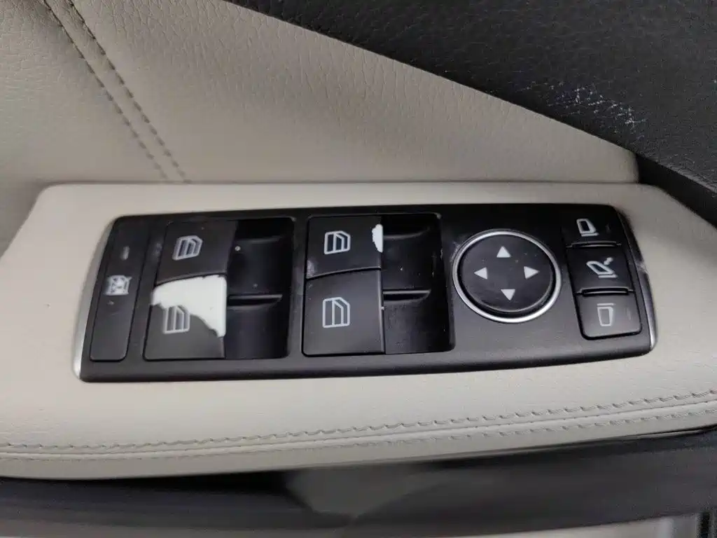 Mercedes-Benz E-Class — миниатюра 9