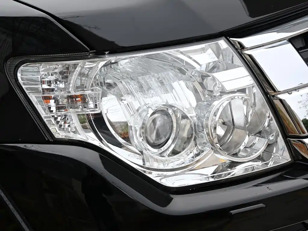 Mitsubishi Pajero (Import) — миниатюра 7