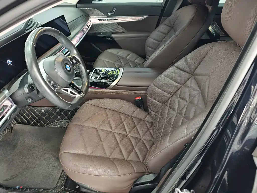 BMW 7 Series — миниатюра 8