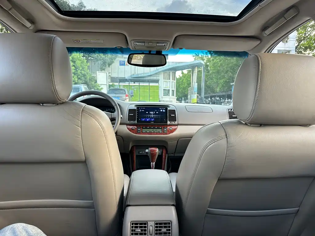 Toyota Camry — миниатюра 10