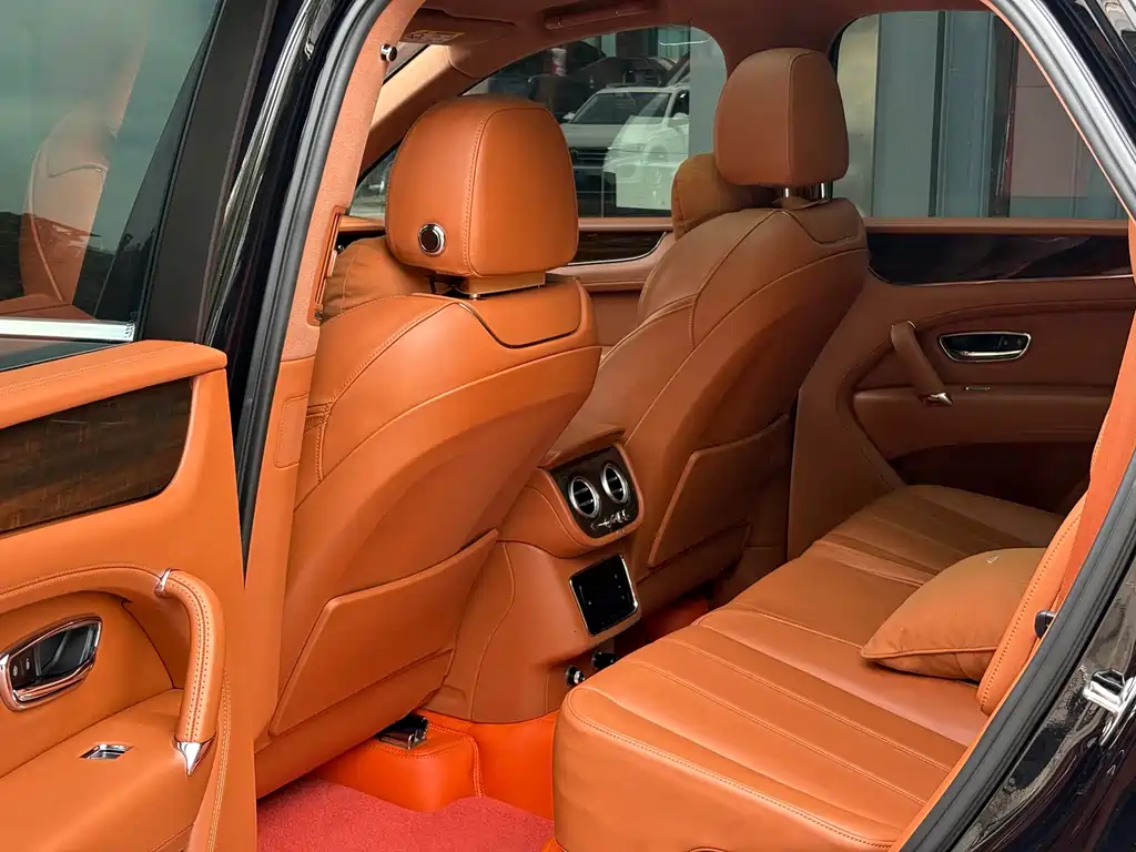 Bentley Bentayga — миниатюра 12