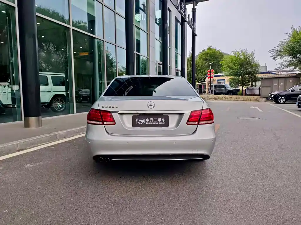 Mercedes-Benz E-Class — миниатюра 9