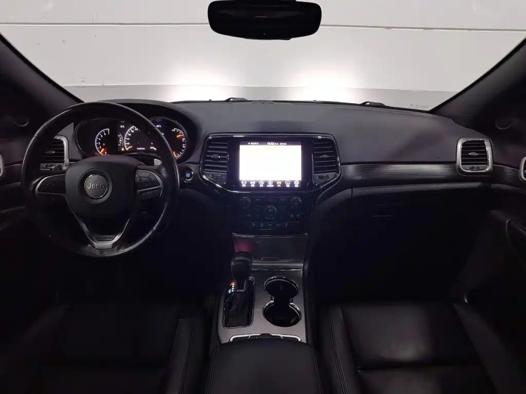 Jeep Grand Cherokee (Import) — миниатюра 5